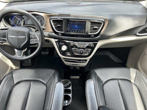 Used 2020 Chrysler Voyager Lxi image 11