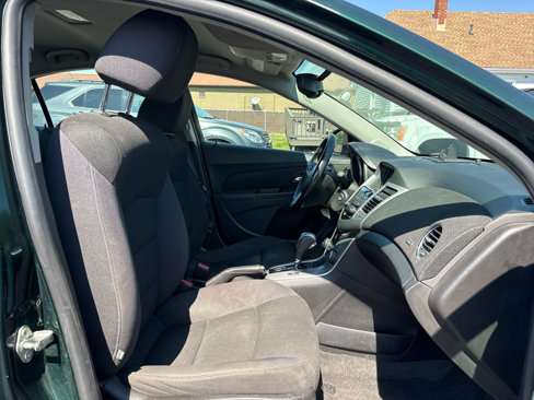 Used 2014 Chevrolet Cruze LT w/ Technology Package image 17