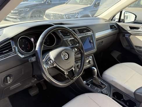 Used 2019 Volkswagen Tiguan SE image 3