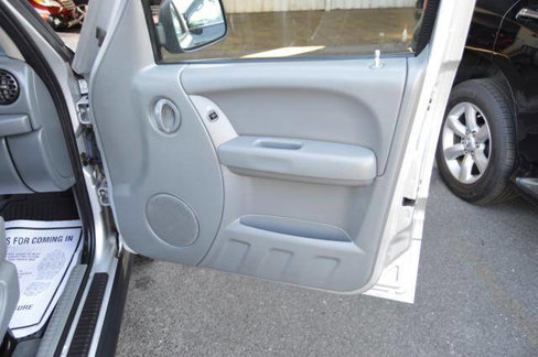 Used 2005 Jeep Liberty Renegade image 25
