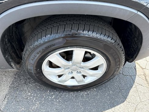 Used 2011 Kia Sorento LX w/ Convenience Pkg image 10