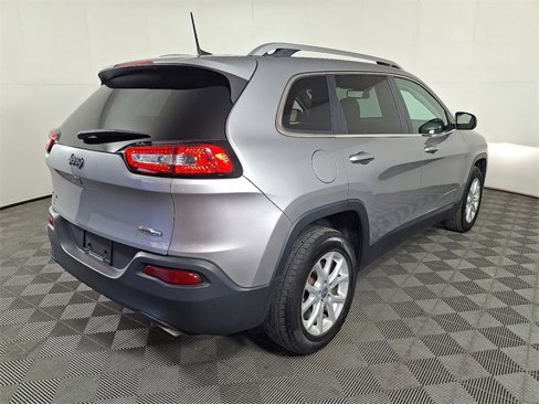 Used 2017 Jeep Cherokee Latitude w/ Cold Weather Group image 10