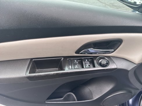 Used 2014 Chevrolet Cruze LS image 10