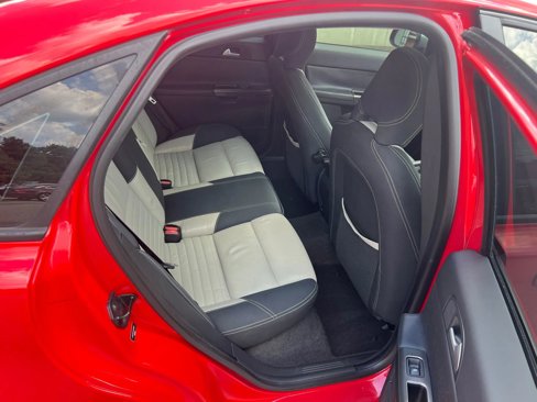 Used 2010 Volvo S40 T5 R-Design image 12