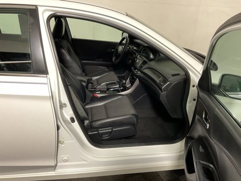Used 2016 Honda Accord Sport image 34