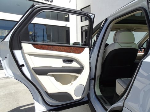 Used 2021 Bentley Bentayga image 23