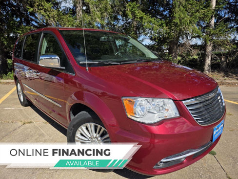 Used 2016 Chrysler Town & Country Limited image 1