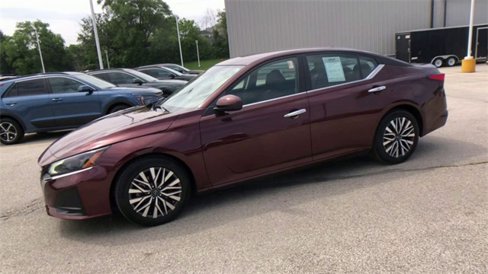 Used 2023 Nissan Altima 2.5 SV image 7