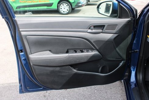 Used 2017 Hyundai Elantra Limited image 10