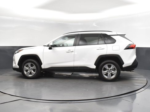 Used 2022 Toyota RAV4 XLE image 4
