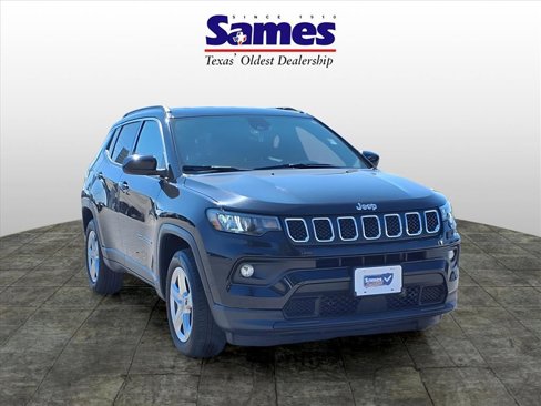 Used 2023 Jeep Compass Latitude image 1