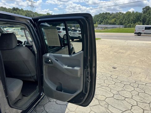 Used 2015 Nissan Frontier SV image 13
