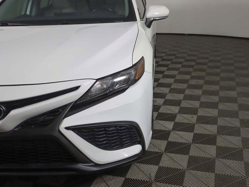 Used 2022 Toyota Camry SE image 12