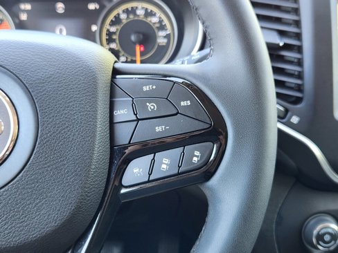 Used 2023 Jeep Cherokee Altitude Lux image 21
