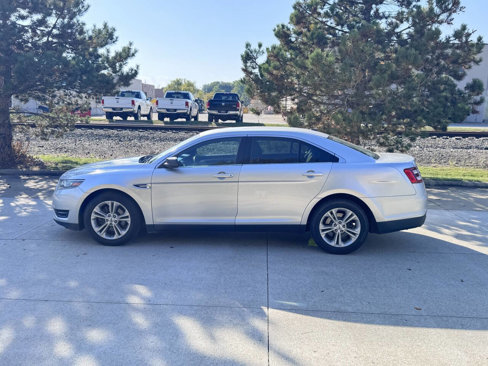 Used 2015 Ford Taurus SEL image 3