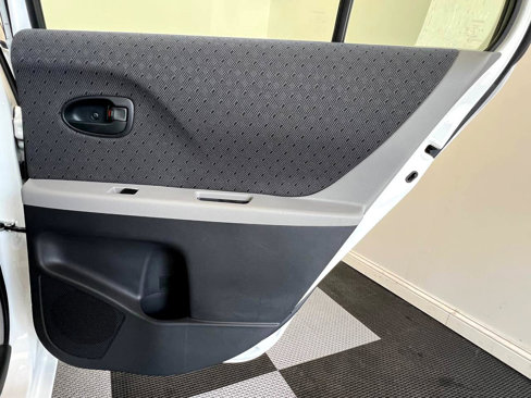 Used 2011 Toyota Yaris 4-Door Hatchback image 13