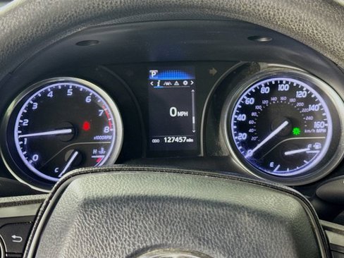 Used 2018 Toyota Camry L image 14