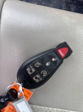 Used 2011 Chrysler Town & Country Touring-L image 30