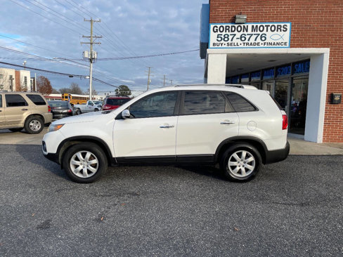 Used 2011 Kia Sorento LX w/ Convenience Pkg image 4