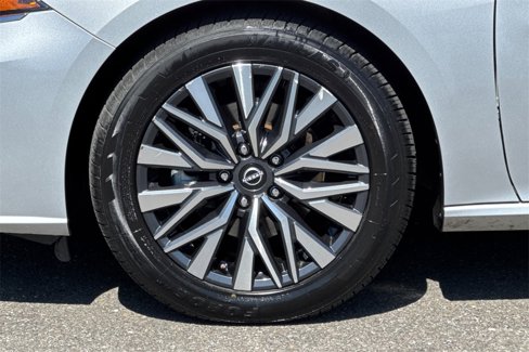 Used 2023 Nissan Altima 2.5 SV image 13