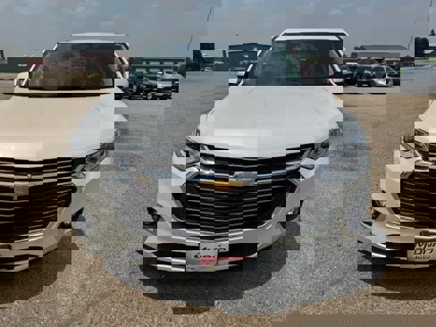 Used 2021 Chevrolet Traverse Premier image 2