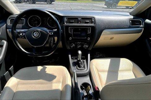 Used 2017 Volkswagen Jetta SE image 14