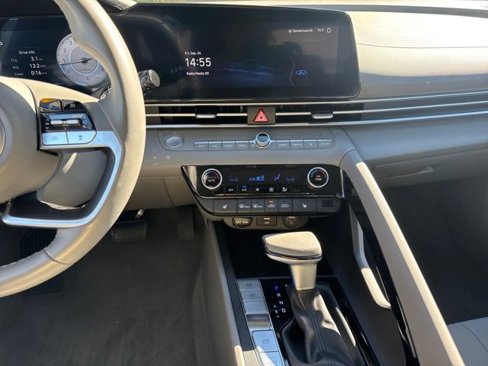 Used 2023 Hyundai Elantra SEL w/ Convenience Package image 21