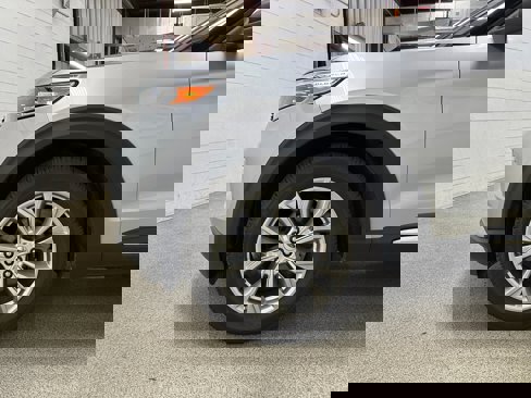 Certified 2020 Ford Explorer XLT w/ Equipment Group 202A image 35