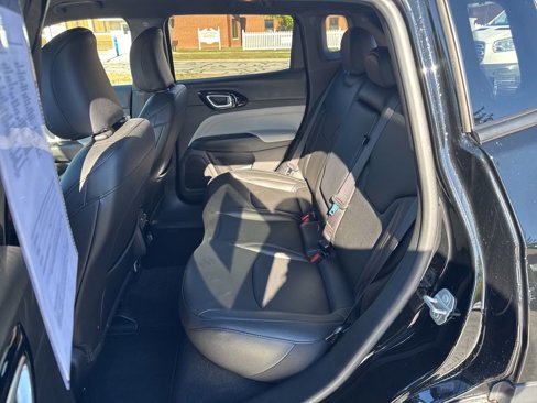 Used 2024 Jeep Compass Limited image 35
