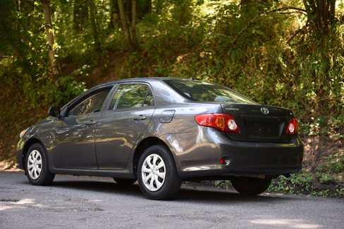 Used 2010 Toyota Corolla LE image 3