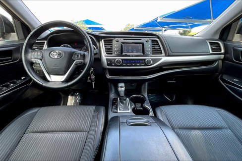 Used 2015 Toyota Highlander LE image 15