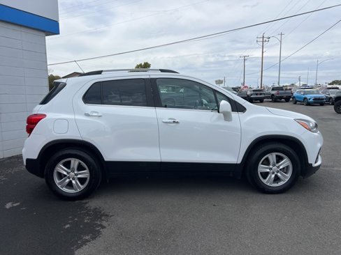 Used 2019 Chevrolet Trax LT w/ LT Convenience Package image 3