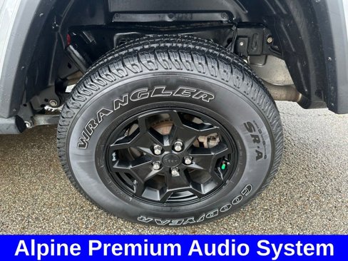Used 2021 Jeep Gladiator Willys image 9