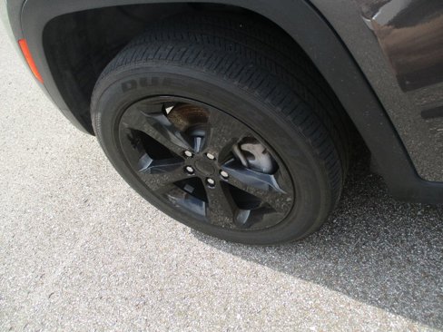 Used 2023 Jeep Grand Cherokee L Laredo image 24