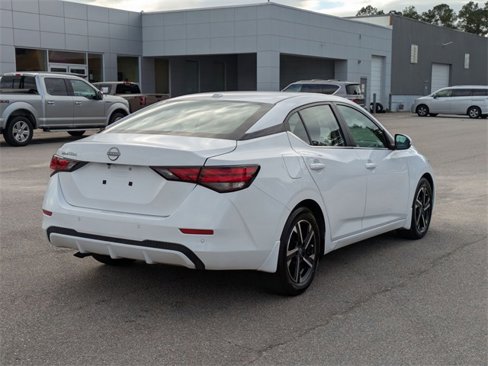 Used 2025 Nissan Sentra SV image 3