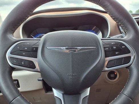 Used 2023 Chrysler Voyager LX image 26