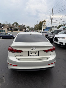 Used 2017 Hyundai Elantra SE image 7