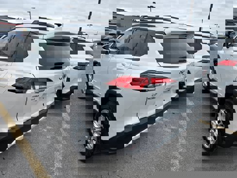 Used 2022 Toyota Corolla Cross LE w/ Moonroof Package image 5