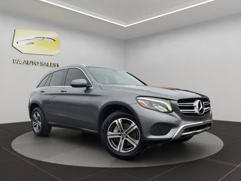 Used 2019 Mercedes-Benz GLC 300 4MATIC image 1
