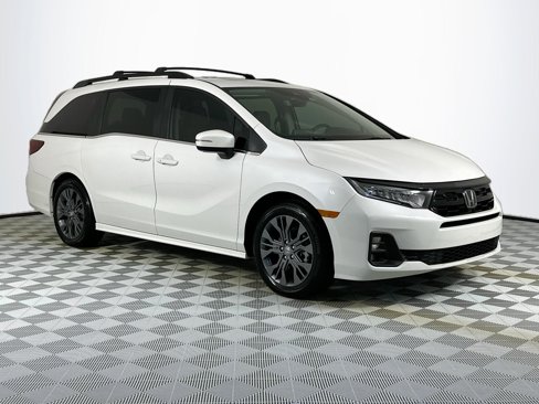 Used 2025 Honda Odyssey Touring image 3