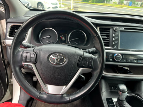 Used 2016 Toyota Highlander Limited image 12