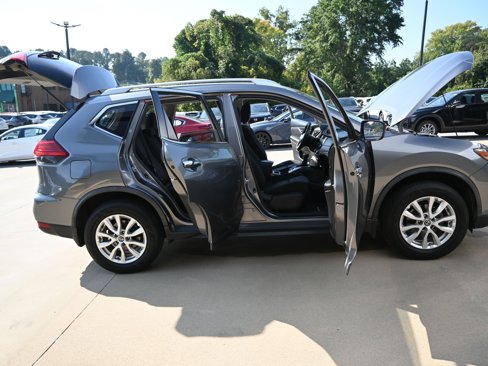 Used 2017 Nissan Rogue SV image 13