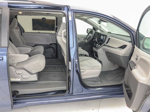 Used 2020 Toyota Sienna LE image 12