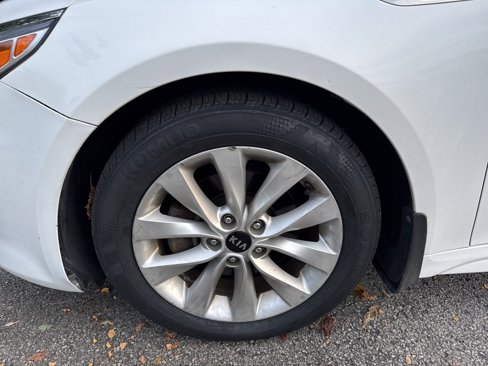 Used 2018 Kia Optima EX w/ Premium Package image 9