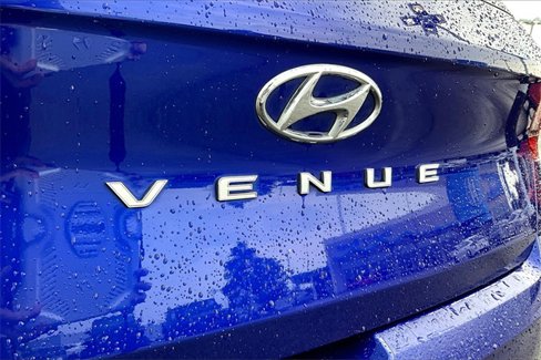 Used 2022 Hyundai Venue SEL image 30