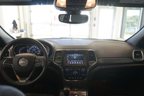 Used 2019 Jeep Grand Cherokee Laredo image 30