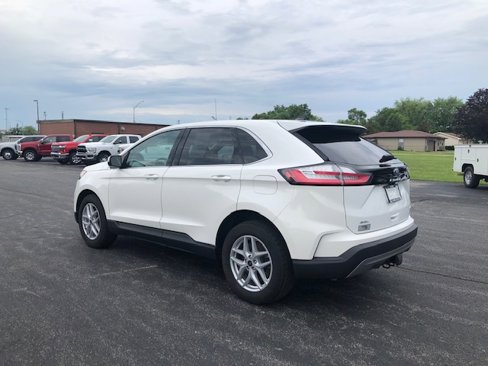 Used 2023 Ford Edge SEL w/ Convenience Package image 3