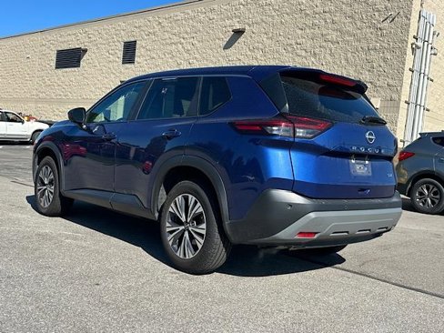 Used 2023 Nissan Rogue SV image 3