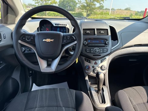 Used 2015 Chevrolet Sonic LT image 9