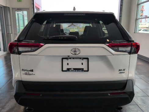 Used 2020 Toyota RAV4 XLE Premium image 6